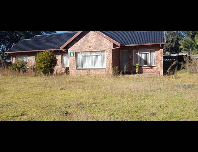 3 BEDROOM FREEHOLD FOR SALE IN CRYSTAL PARK